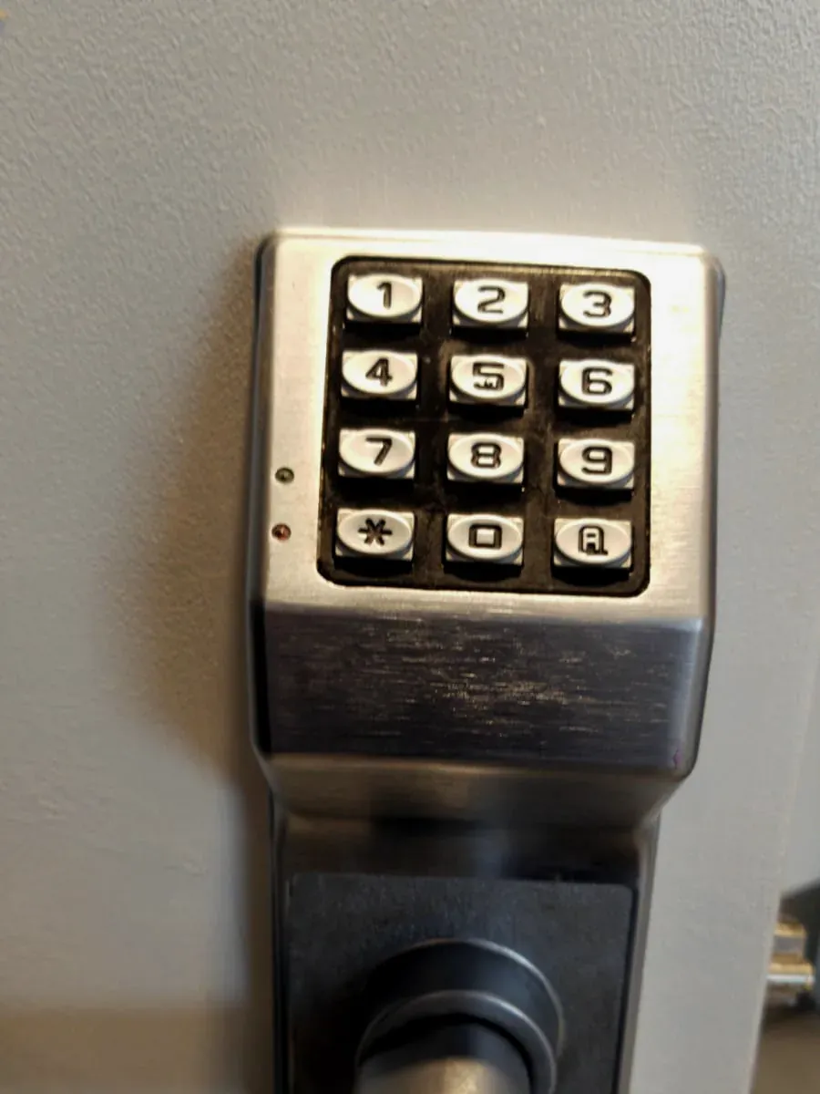 Keypad lever lock on a shop door
